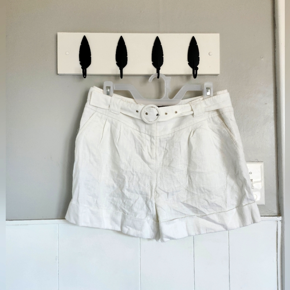 Apt.9 linen/cotton white shorts with belt size 6